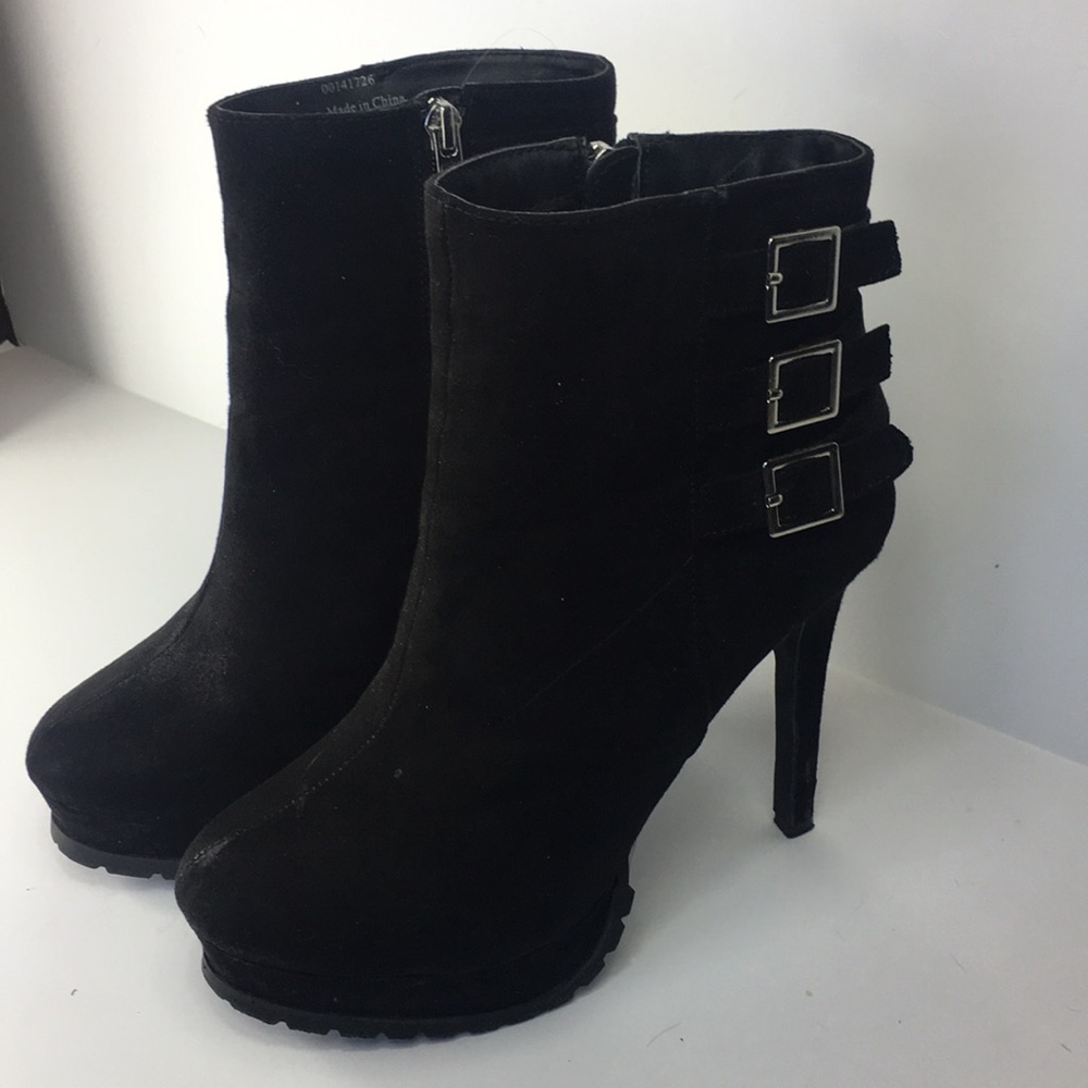 Black platform boot